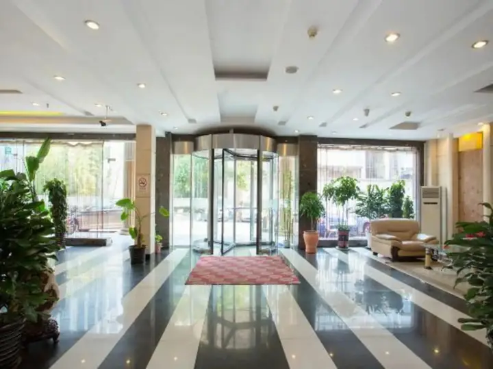 Шанхай: Huaren Hotel (Shanghai Wujiaochang Metro Station)