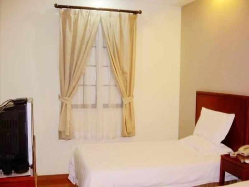 Шанхай: GreenTree Inn ShangHai PuDong New District TangQiao Metro Station Express Hotel