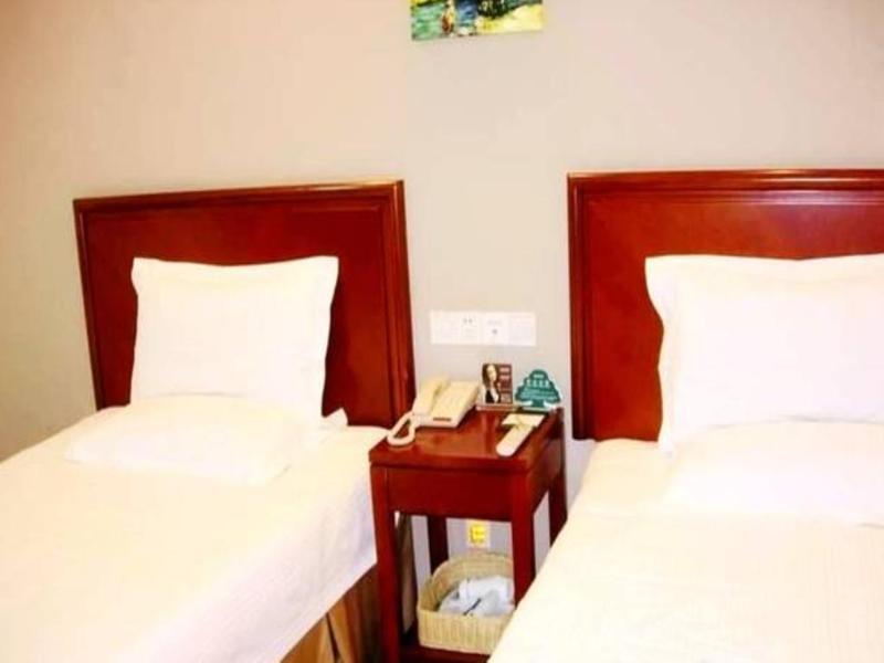 Шанхай: GreenTree Inn ShangHai PuDong New District TangQiao Metro Station Express Hotel