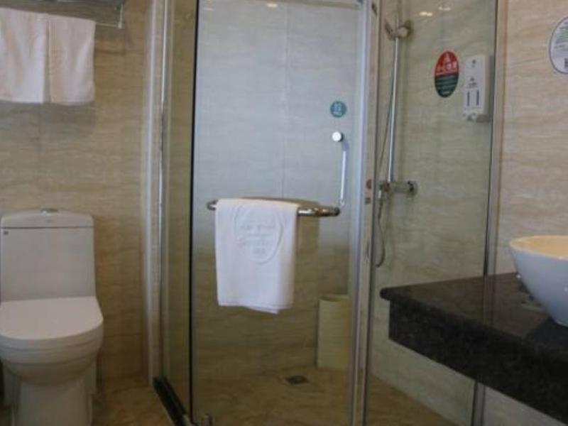 Шанхай: GreenTree Inn ShangHai PuDong New District TangQiao Metro Station Express Hotel