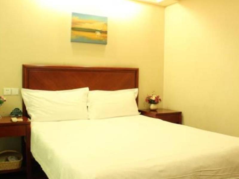 Шанхай: GreenTree Inn ShangHai PuDong New District TangQiao Metro Station Express Hotel