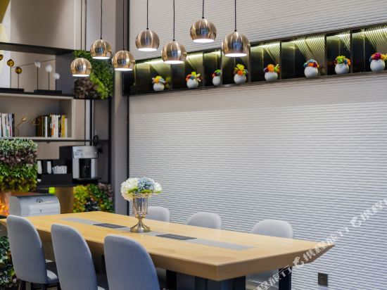 Шанхай: Home Inn Selected Shanghai Fengxian Nanqiao Bailian Shopping Mall