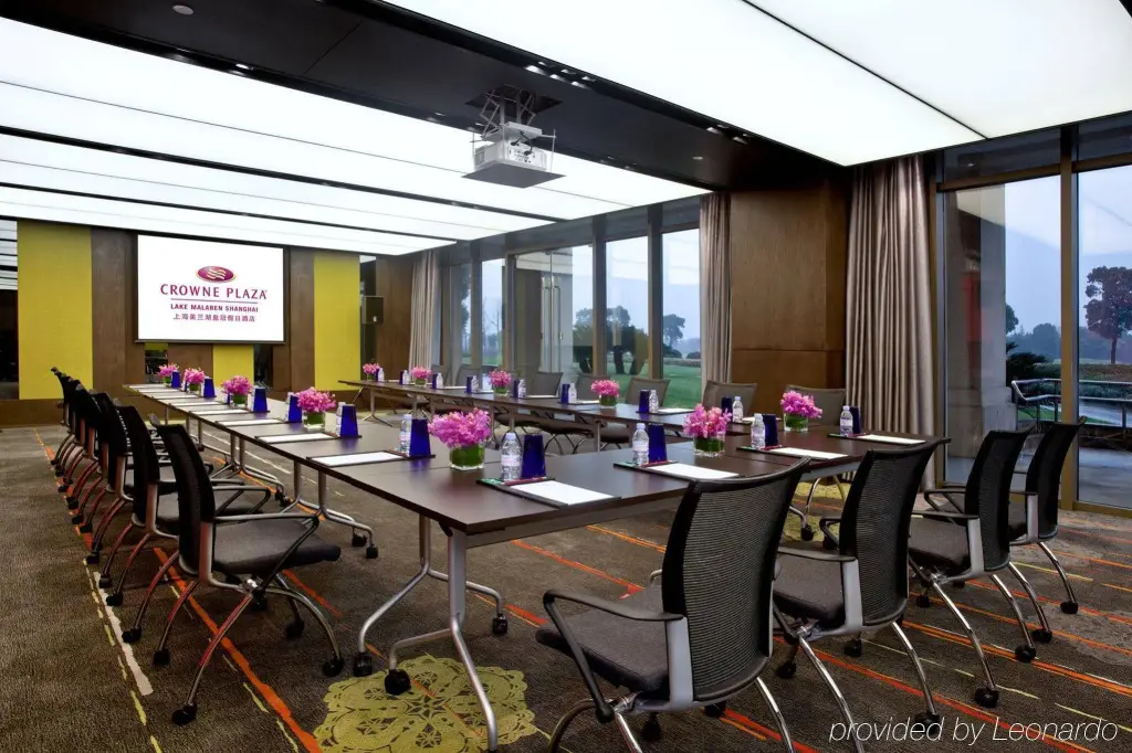 Шанхай: Lake Malaren International Convention Center Hotel