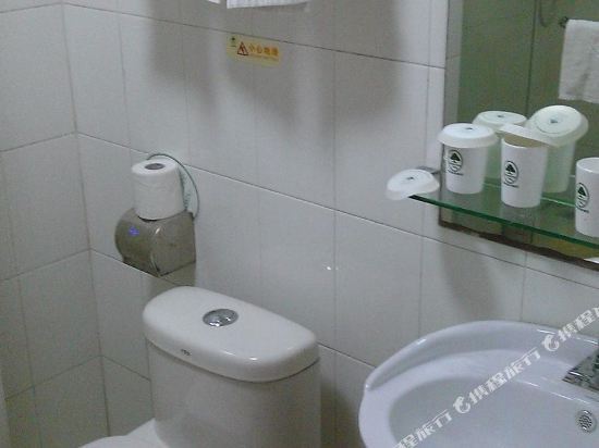 Шанхай: 上海金桥佳林快捷酒店