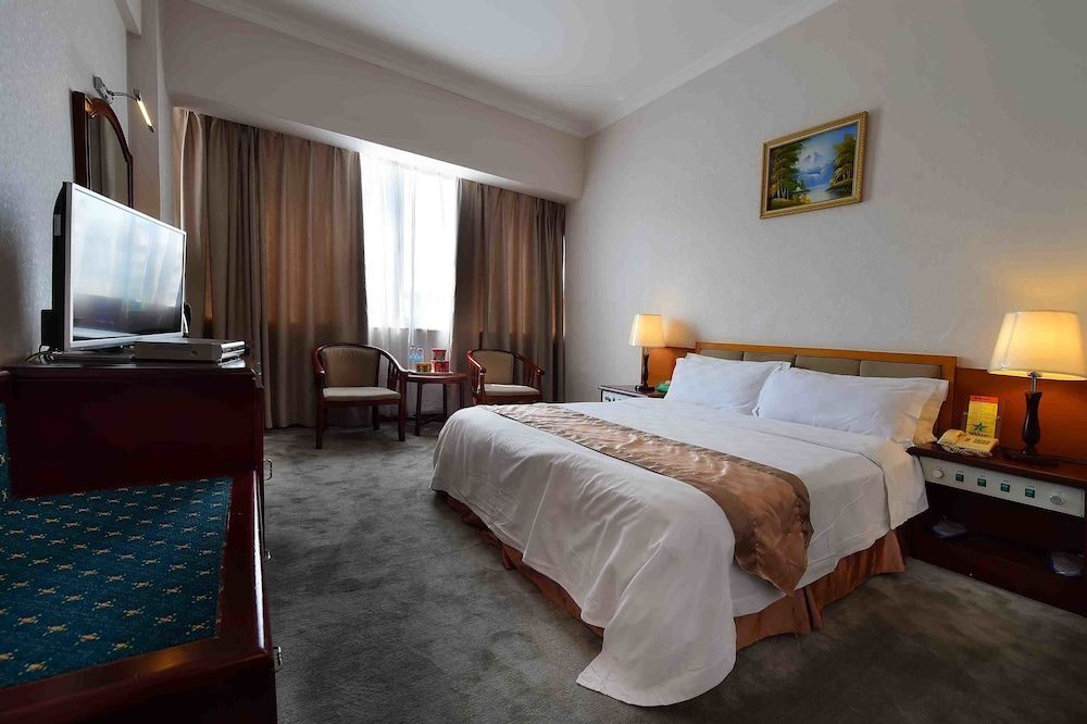 Шэньчжэнь: The Overseas Chinese Building Hotel