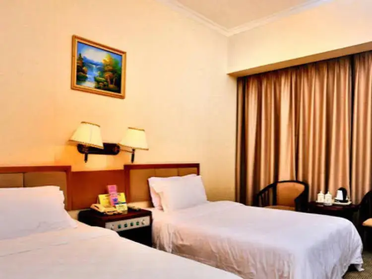 Шэньчжэнь: The Overseas Chinese Building Hotel