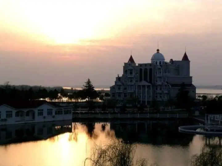 Ухань: Seaside City Resort Village