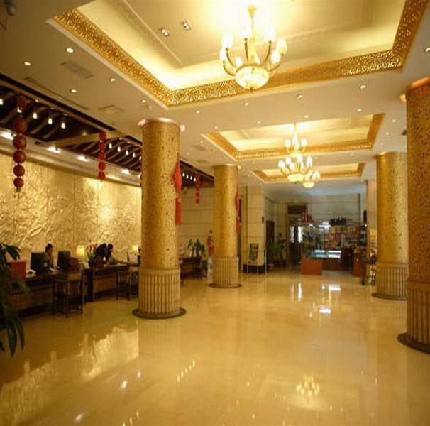 Golden Palace Silver Street Hotel — фото 1