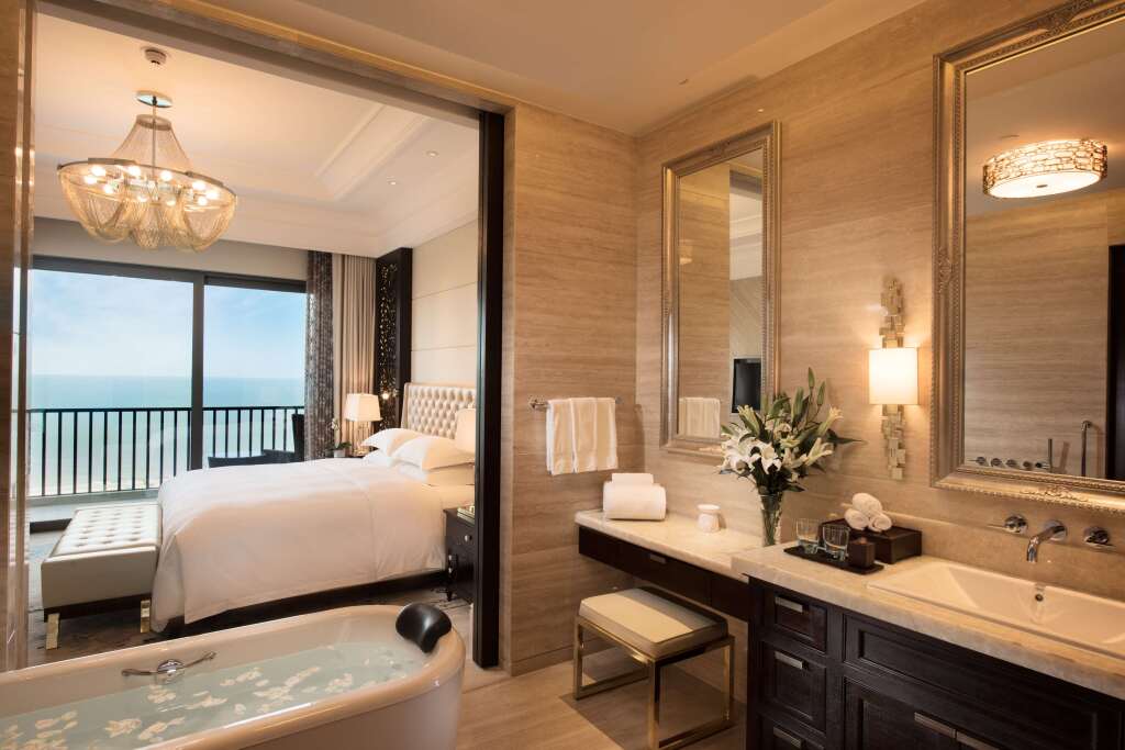 Хайкоу: Crowne Resort Spa  Beach Resort Hainan