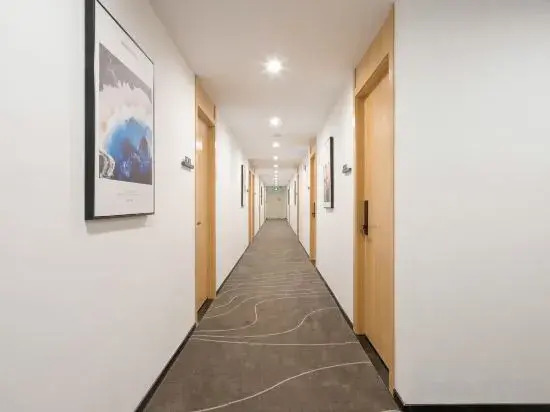 Чандэ: Youmi Hotel • Good Youth (Sports Center)