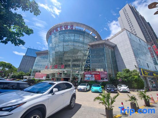 Дали: Dali Harbour Hot Spring Hotel (Dali High-speed Railway Station)