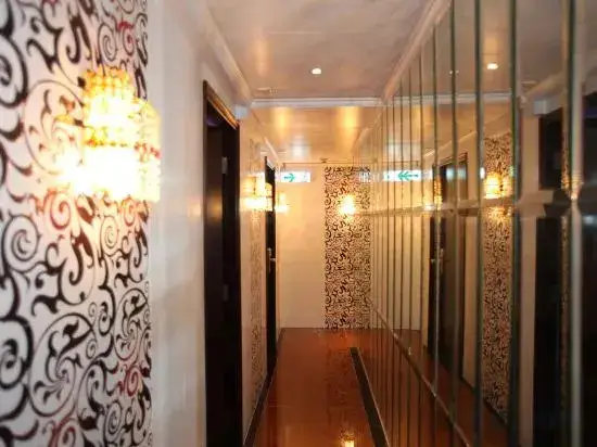 Гонконг: Dragon Inn  Dragon Hotel