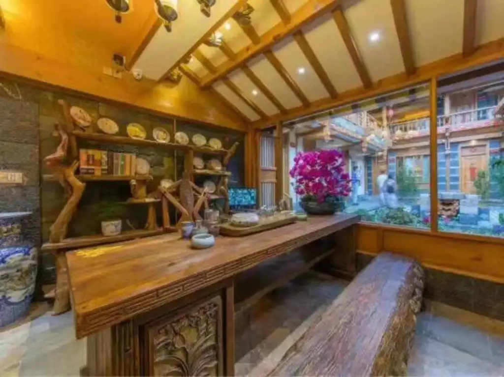 Лицзян: Jiuqi Fuxiang Inn (Lijiang Ancient City Dashuiche Branch)