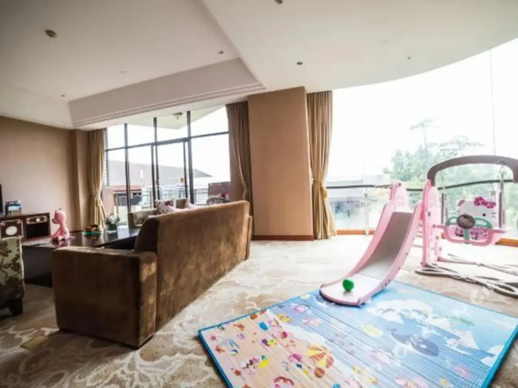 Дэхун: Jing Cheng Earthsea SPA Holiday Center - Ruili