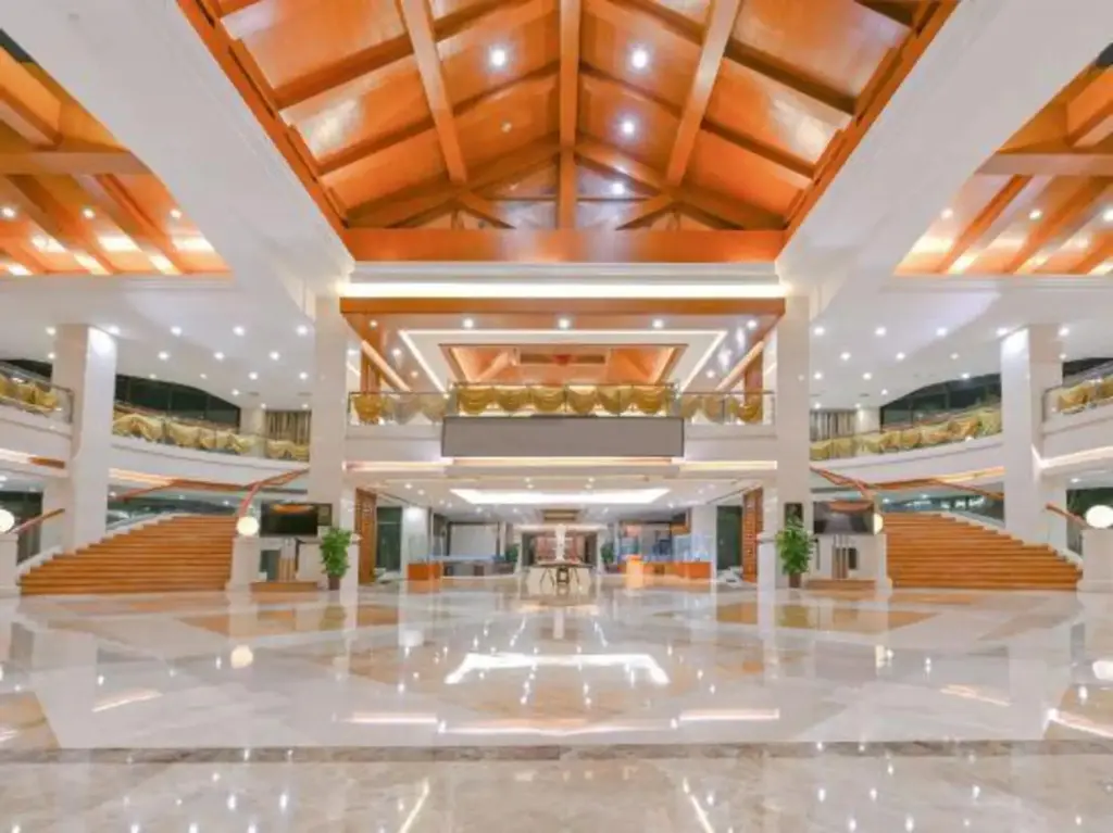 Дэхун: Jing Cheng Earthsea SPA Holiday Center - Ruili