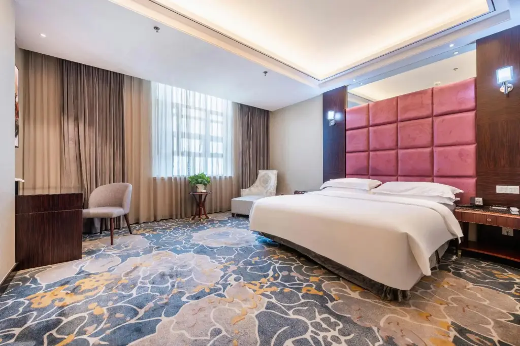 Инин: Longxin Hotel Yili