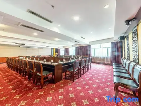 Sun And Moon International Hotel (Zhenyuan Ancient Town Branch) — фото 1