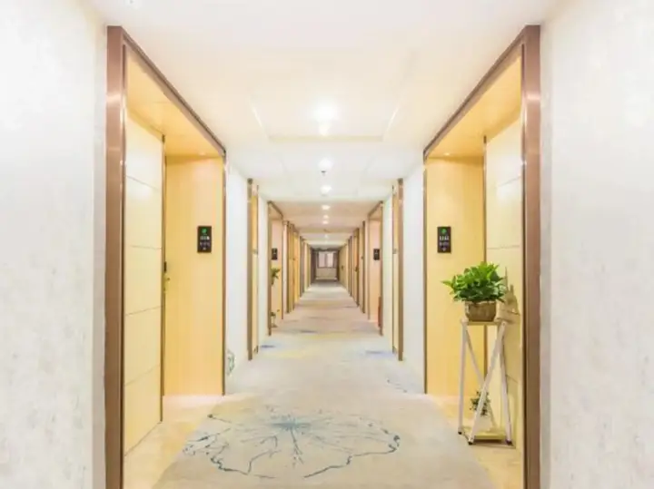 Фошань: Qiantu Business Hotel(San Shui Guang Chang Dian)