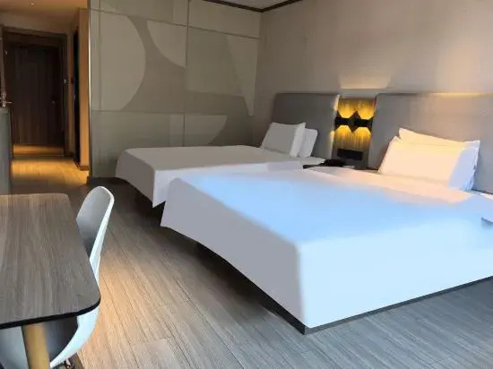 Шанхай: Home Inn Huayi Selected Hotel (Shanghai National Convention and Exhibition Center Jiayi Road Branch)