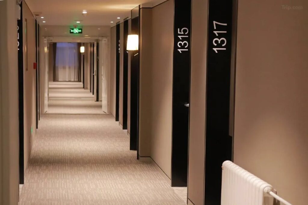 Пекин: Home Inn Plus (Beijing Agriculture Exhibition Center Changhong Bridge)
