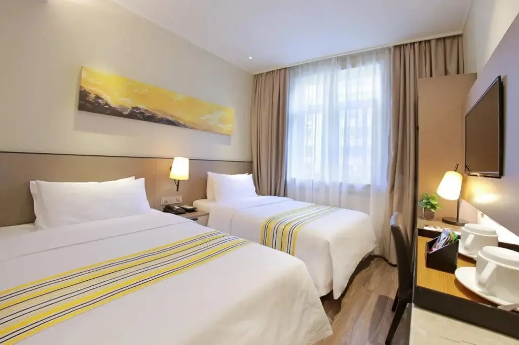 Пекин: Home Inn Plus (Beijing Agriculture Exhibition Center Changhong Bridge)
