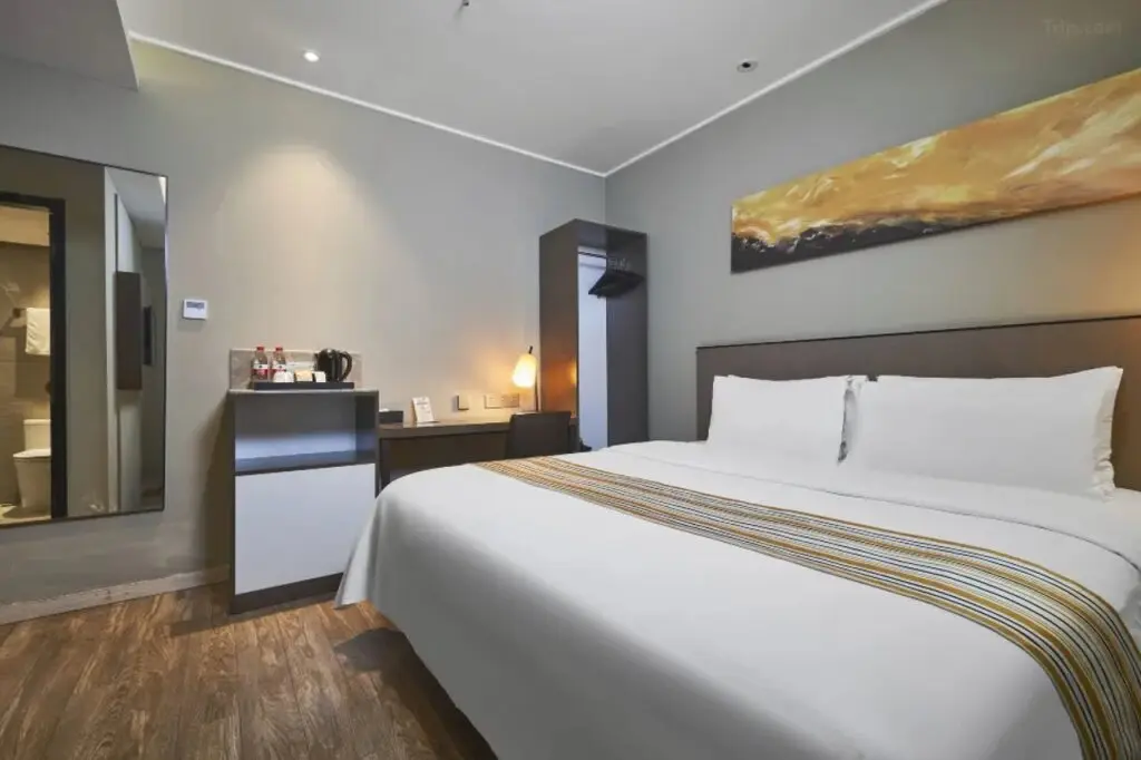 Пекин: Home Inn Plus (Beijing Agriculture Exhibition Center Changhong Bridge)