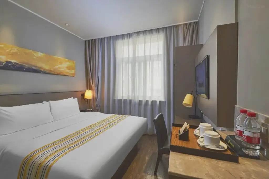 Пекин: Home Inn Plus (Beijing Agriculture Exhibition Center Changhong Bridge)