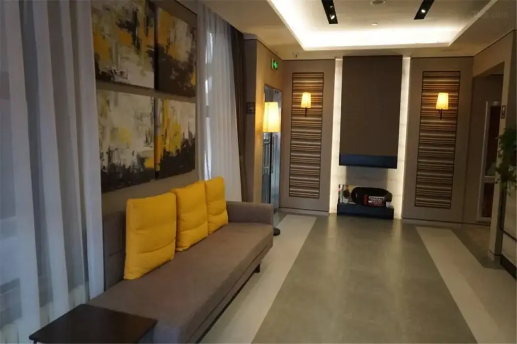 Пекин: Home Inn Plus (Beijing Agriculture Exhibition Center Changhong Bridge)