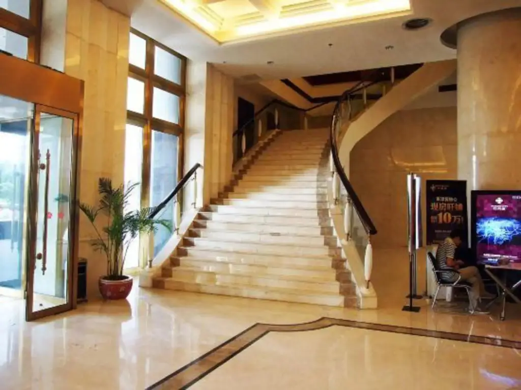 Bazhou Media Hot Spring Hotel — фото 1