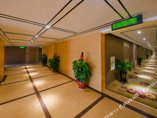 Чанша: Anqiju Hotel (Changsha County Broadcasting Exhibition Center,Window of the World)
