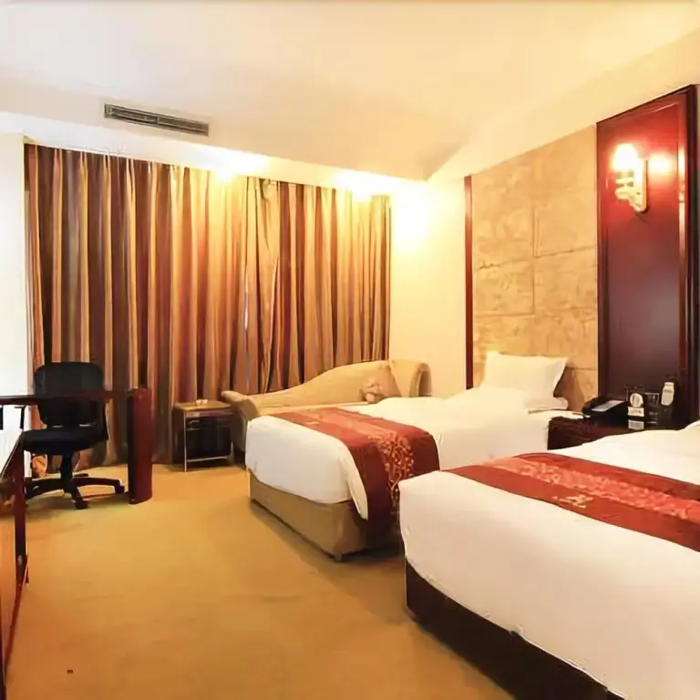 Чэнду: Tian Fu Hotel (Chengdu Wenshuyuan Longhu Tianjie Branch)