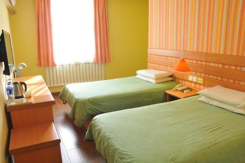 Далянь: Home Inn Railway Station Dalian