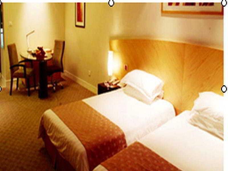 Шанхай: Riverfront Business Hotel