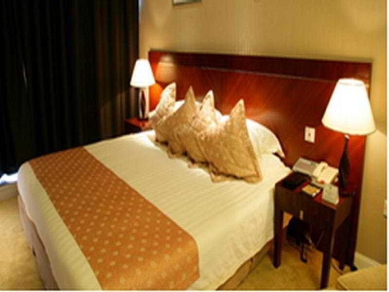 Шанхай: Riverfront Business Hotel