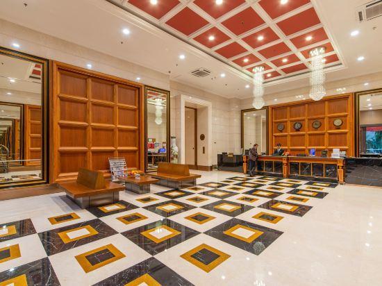 Шэньчжэнь: New Year Hotel