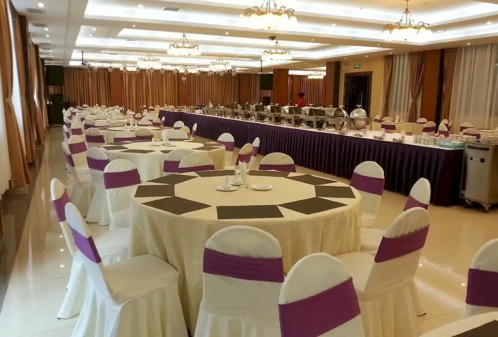Уси: Rome Hotel