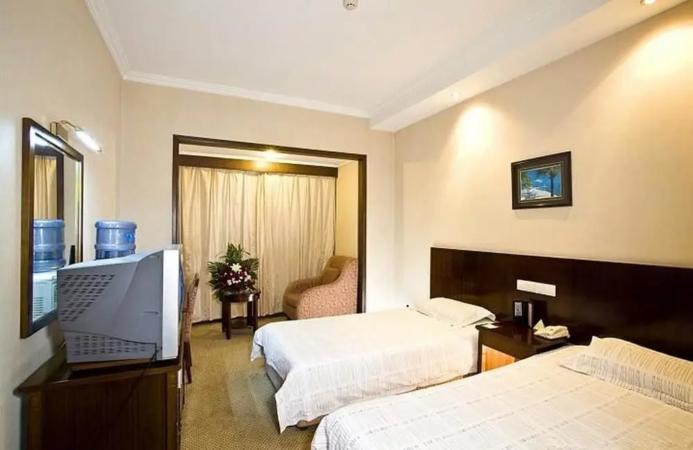 Уси: Rome Hotel
