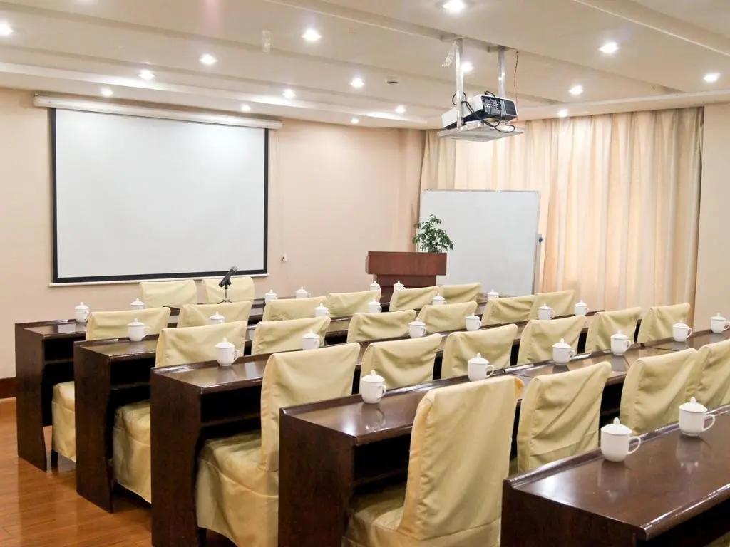 Юэян: Dongfanghong Ruika Hotel