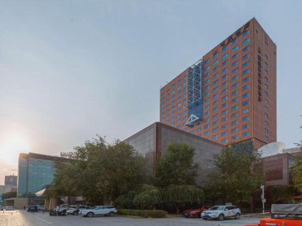 Luxemon Xinjiang Yindu hotel — фото 1