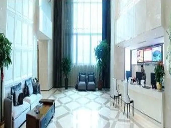 Чжэнчжоу: Super 8 by Wyndham Zhengzhou Railway Station Square