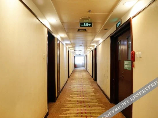 Шэньчжэнь: 深圳新乐酒店泓湖会所