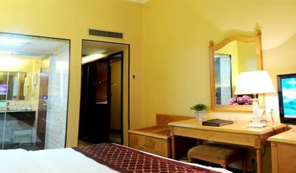 Rosy Road Century Hotel — фото 1