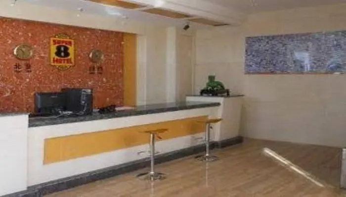 Инин: Super 8 Hotel Yining Fei Ji Chang Lu