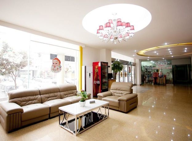Чжэнчжоу: Super 8 by Wyndham Zhengzhou Navigation Stadium