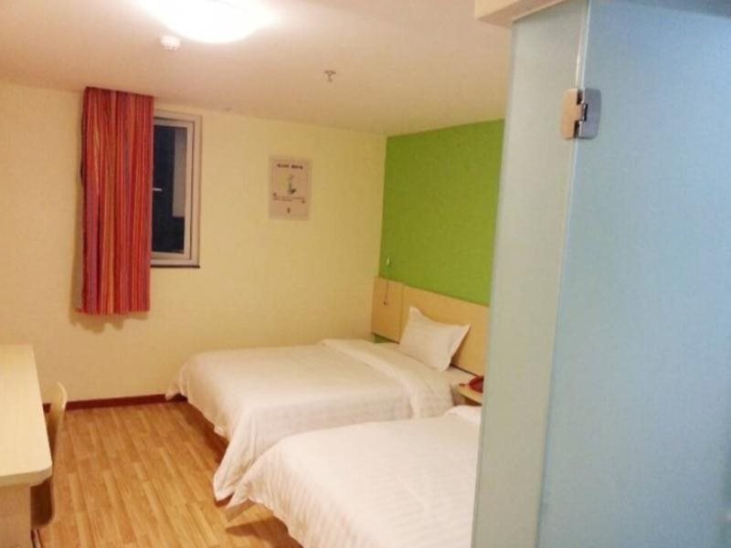 Учжоу: 7 Days Inn Wuzhou He Dong Walking Street Branch