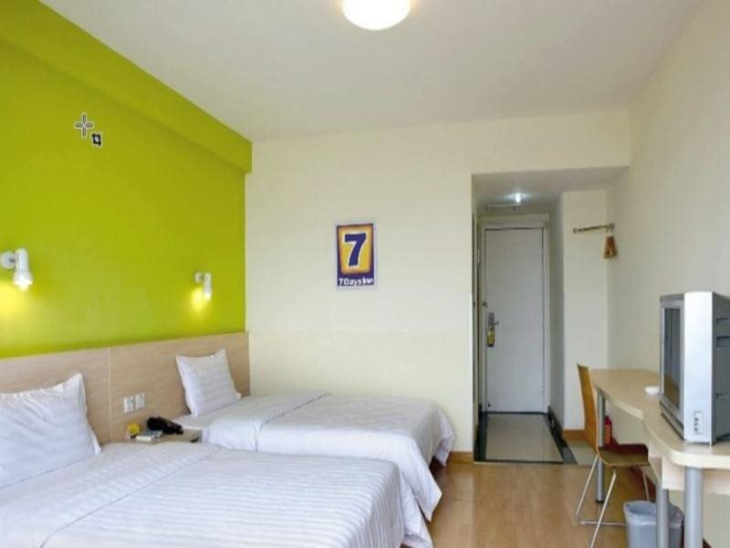 Учжоу: 7 Days Inn Wuzhou He Dong Walking Street Branch