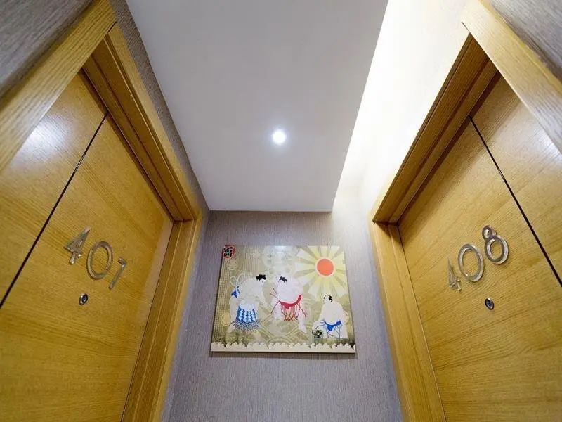 Циндао: Jingyuan Zhishang Design Hotel (Qingdao May Fourth Square Olympic Sailing Center)