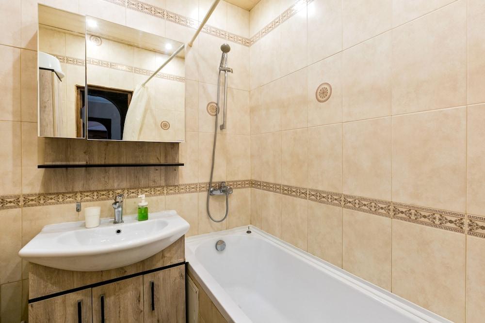 Москва: Maxrealty24 Zemlyanoy Val 52/16 Apartment