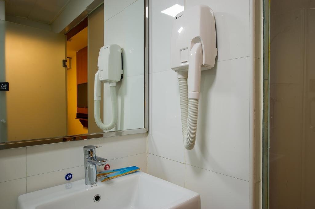 Тяньцзинь: Home Inn Plus (Xiaobailou Metro Station, Nanjing Road, Fifth Avenue, Tianjin)