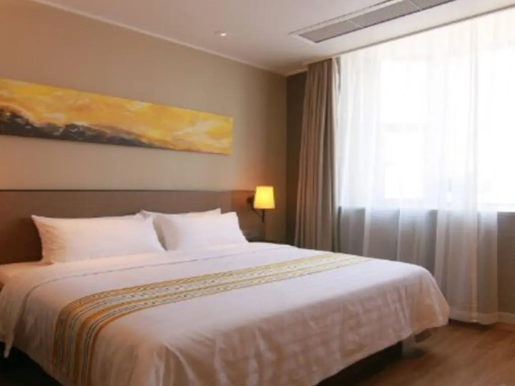 Тяньцзинь: Home Inn Plus (Xiaobailou Metro Station, Nanjing Road, Fifth Avenue, Tianjin)